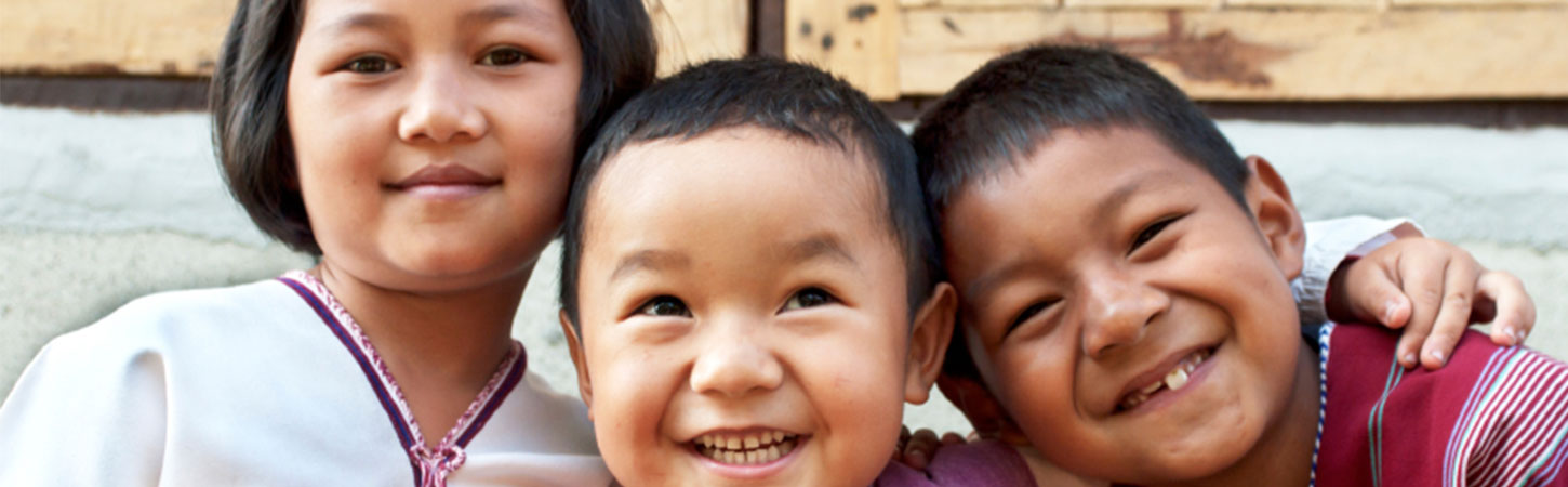 Volunteers with Orphanages Children